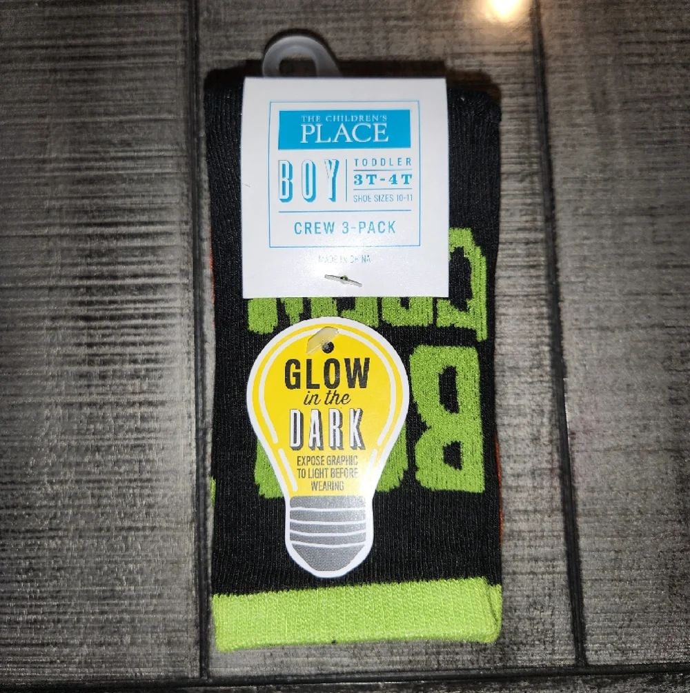 NWT The Children's Place Black & Neon Green Glow-in-the-Dark Kids Crew Socks